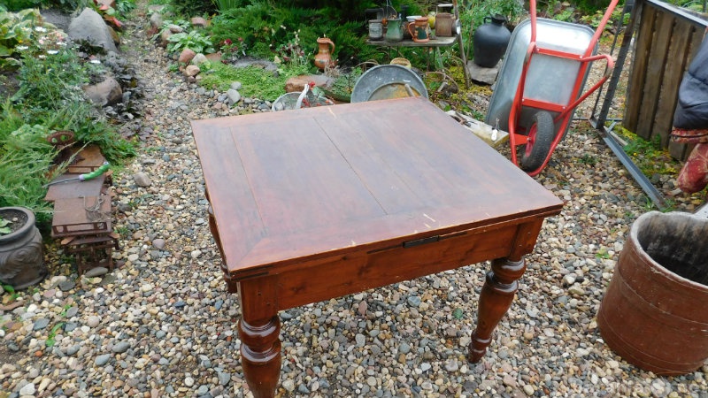Продам: Старинный  обеденный  стол.