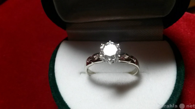 Продам: Бриллиантовое кольцо