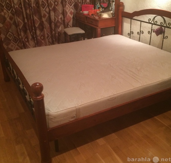 Продам: Двуспальная кровать с ортоп. матрасом