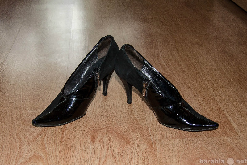 Продам: Замшевые туфли с отделкой из лакированно