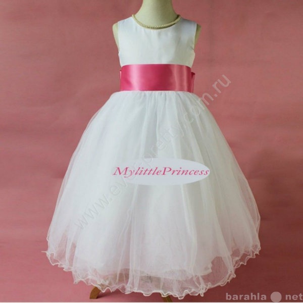 Продам: Детское платье с розовым поясом