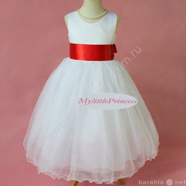 Продам: Детское платье с красным поясом
