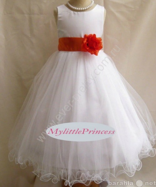 Продам: Детское платье белое с красным цветком