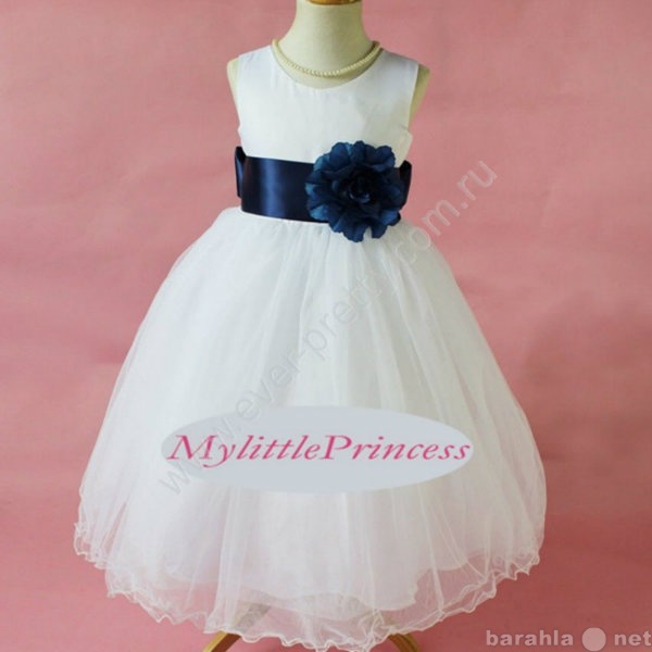 Продам: Детское платье белое с виним цветком