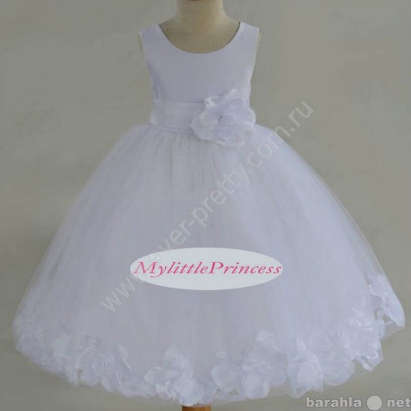 Продам: Детское платье белое с цветком