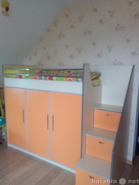 Продам: Комплект мебели в детскую