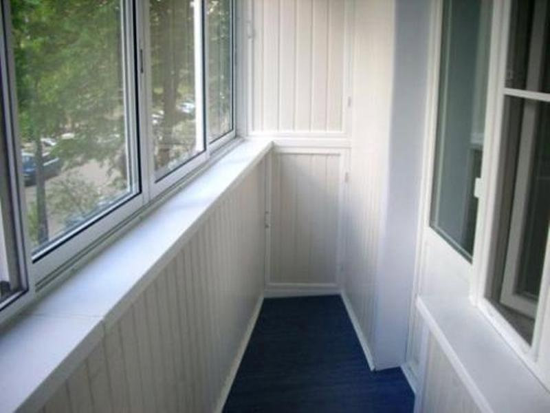 Предложение: Остекление и внутренняя отделка балконов