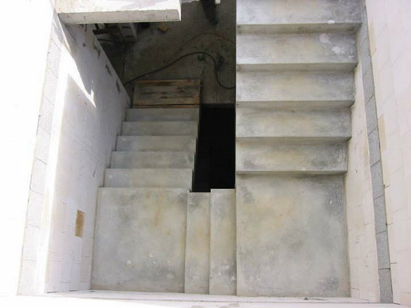Предложение: Монолитные лестницы заливка на месте
