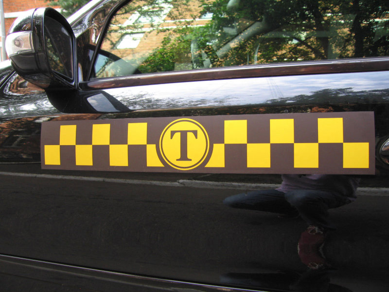 Предложение: Магнитные наклейки на такси