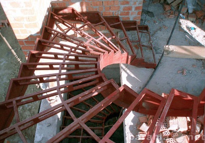 Предложение: Лестницы монолитные и металлические.