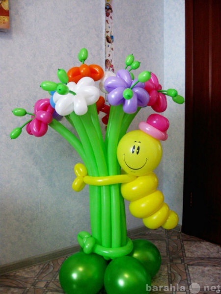 Предложение: Букет цветов с гусеницей из шаров