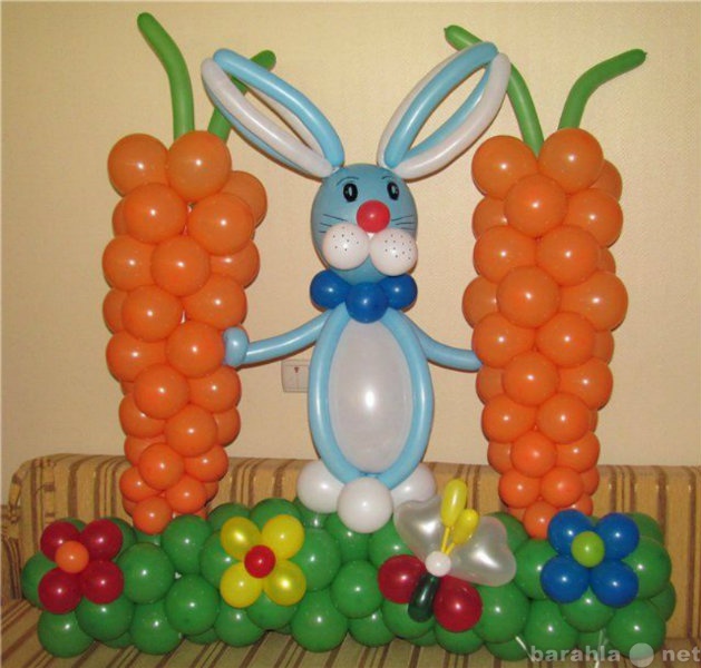 Предложение: Заяц с морковкой на травке из шаров