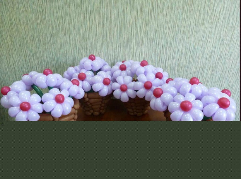 Предложение: Напольная корзина из шаров с цветами 5 ш