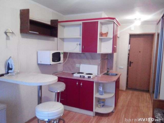 Гостинка находка. Мини кухня для комнаты в общежитии. Мебель для маленькой комнаты в общежитии. Маленькая кухня в гостинке. Кухонный гарнитур в комнату в общежитии.